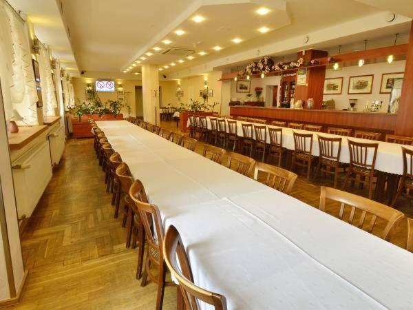 Ludowa Restauracja & Noclegi Kietrz ภายนอก รูปภาพ